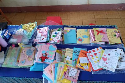 Liên đội tổ chức thi làm thiệp nhân ngày mùng 8-3 Liên đội tổ chức thi làm thiệp nhân ngày mùng 8-3